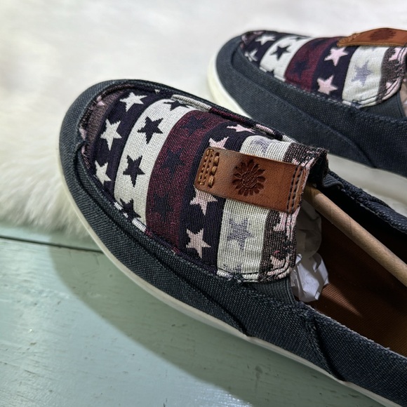 Yellow Box slip ons - Picture 7 of 8